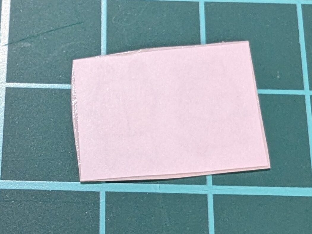 両面テープとコピー紙張り付いた写真