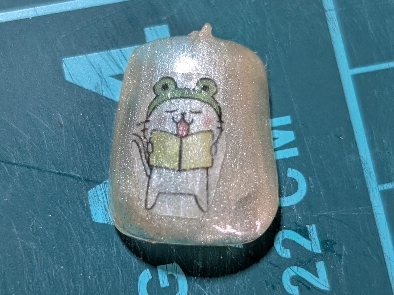 アイシングジェルの上にシール