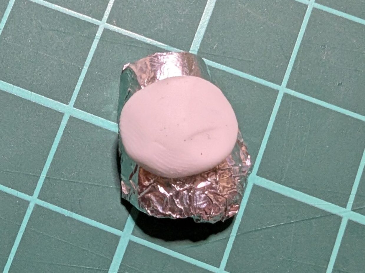 粘土ジェルで顔の輪郭を作った写真