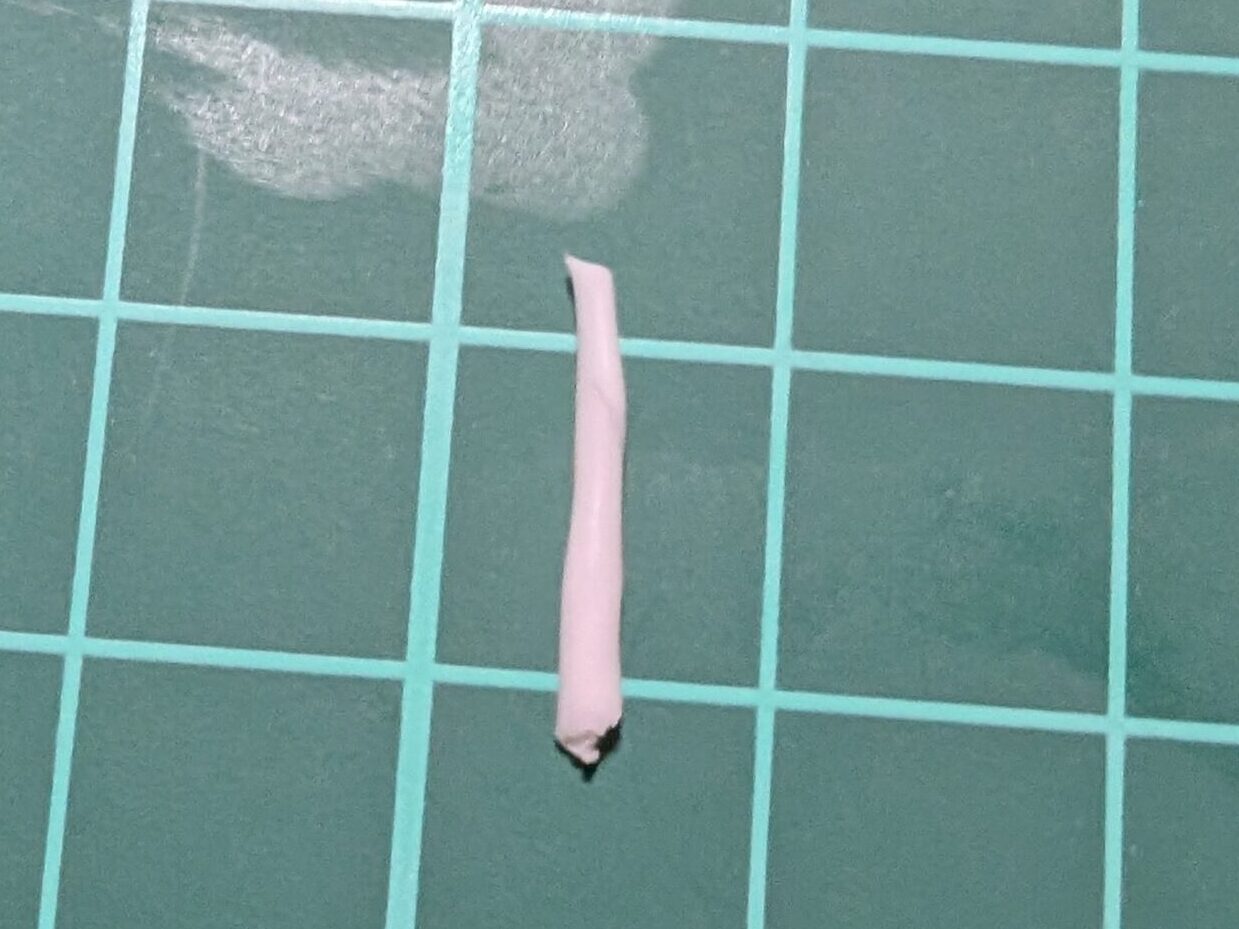 細長くこねた粘土ジェル