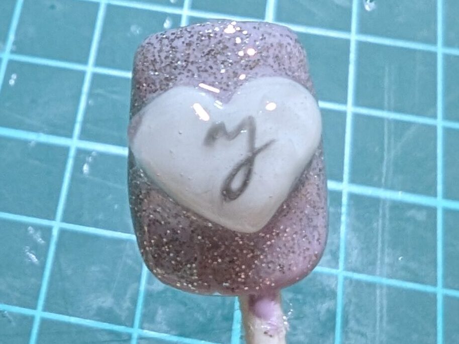 ハートの上にイニシャル完成写真