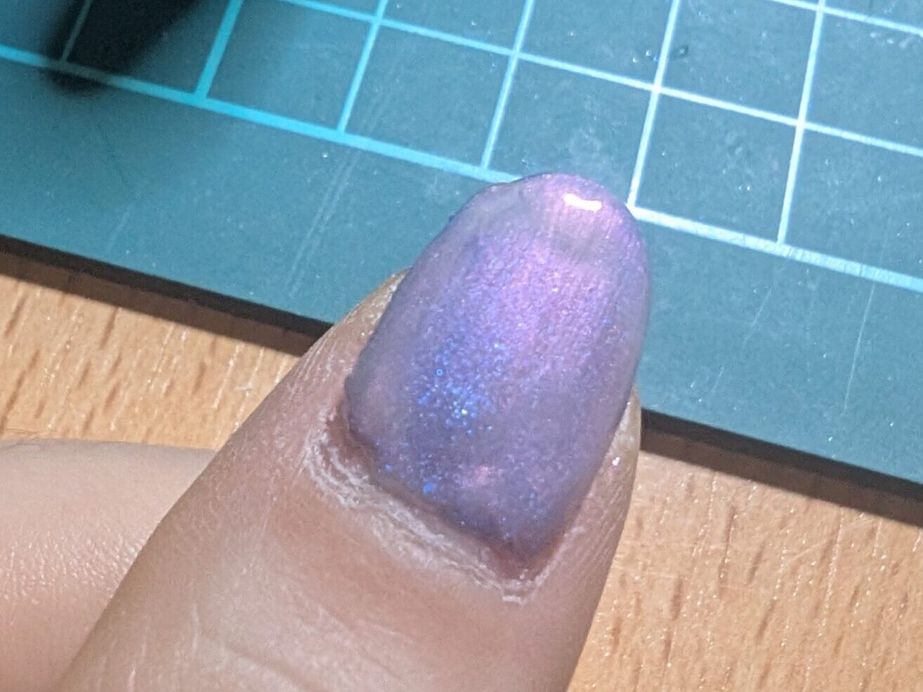 ピンクラメの紫オーロラネイル