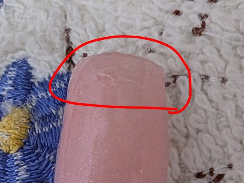 フレンチにする場所にトップジェルを塗った